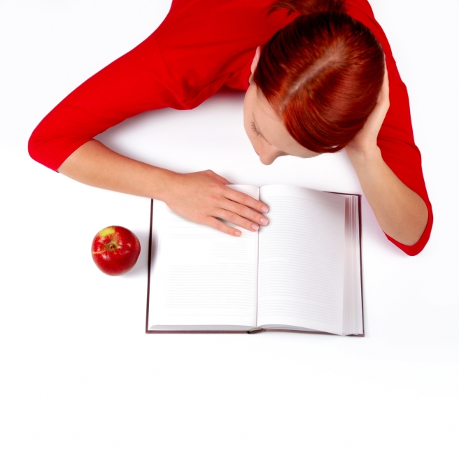 woman-with-book-apple